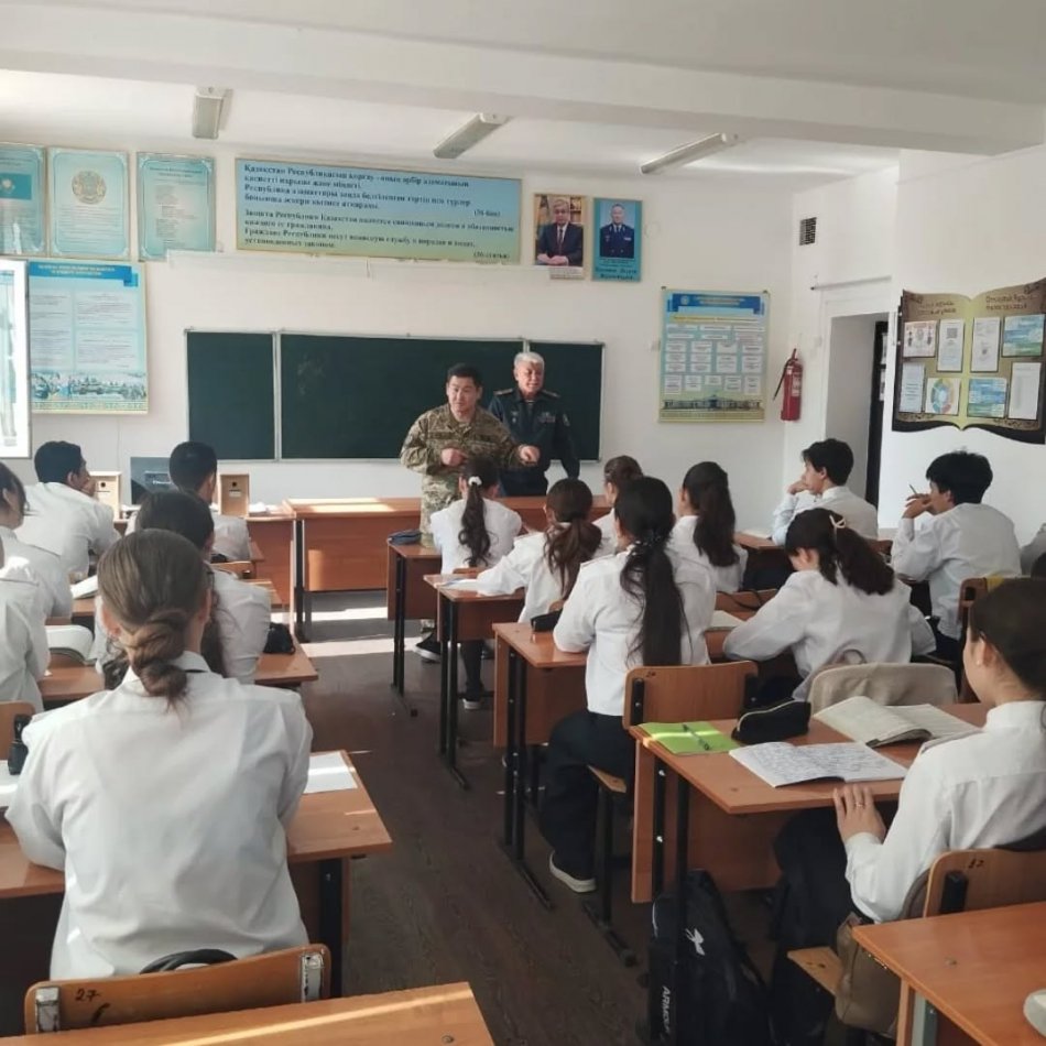 23 октября в гимназии №24 в рамках проекта *«Қауіпсіз мектеп»* прошло патриотическое мероприятие на тему: *«Отан қорғау – абыройлы міндет»* среди учащихся 10–11 классов.